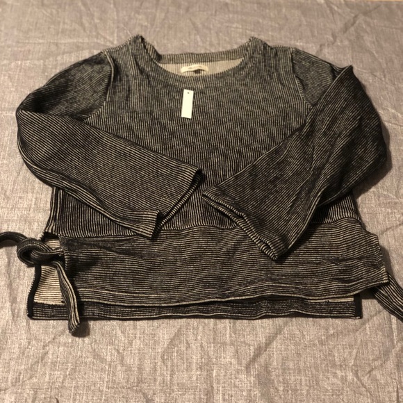 Madewell
French Rib Side Tie Pullover - Picture 2 of 7